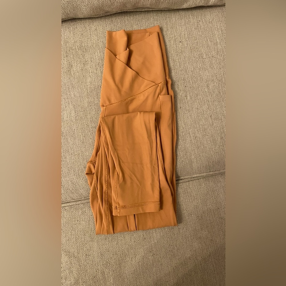 Aerie real me xtra 7/8 pocket crossover leggings. Size medium. Basically new